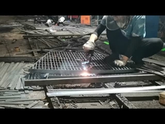 303 قنوات الممرات الحديدية شبكة السلامة المقاومة للانزلاق