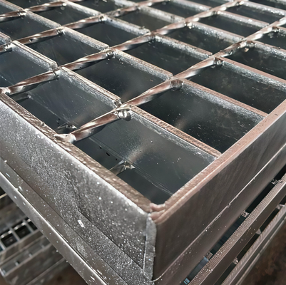 S235JR Galvanized Steel Grating 30x3 Bearing Bar Size Anti Rust Walkway Trench Cover